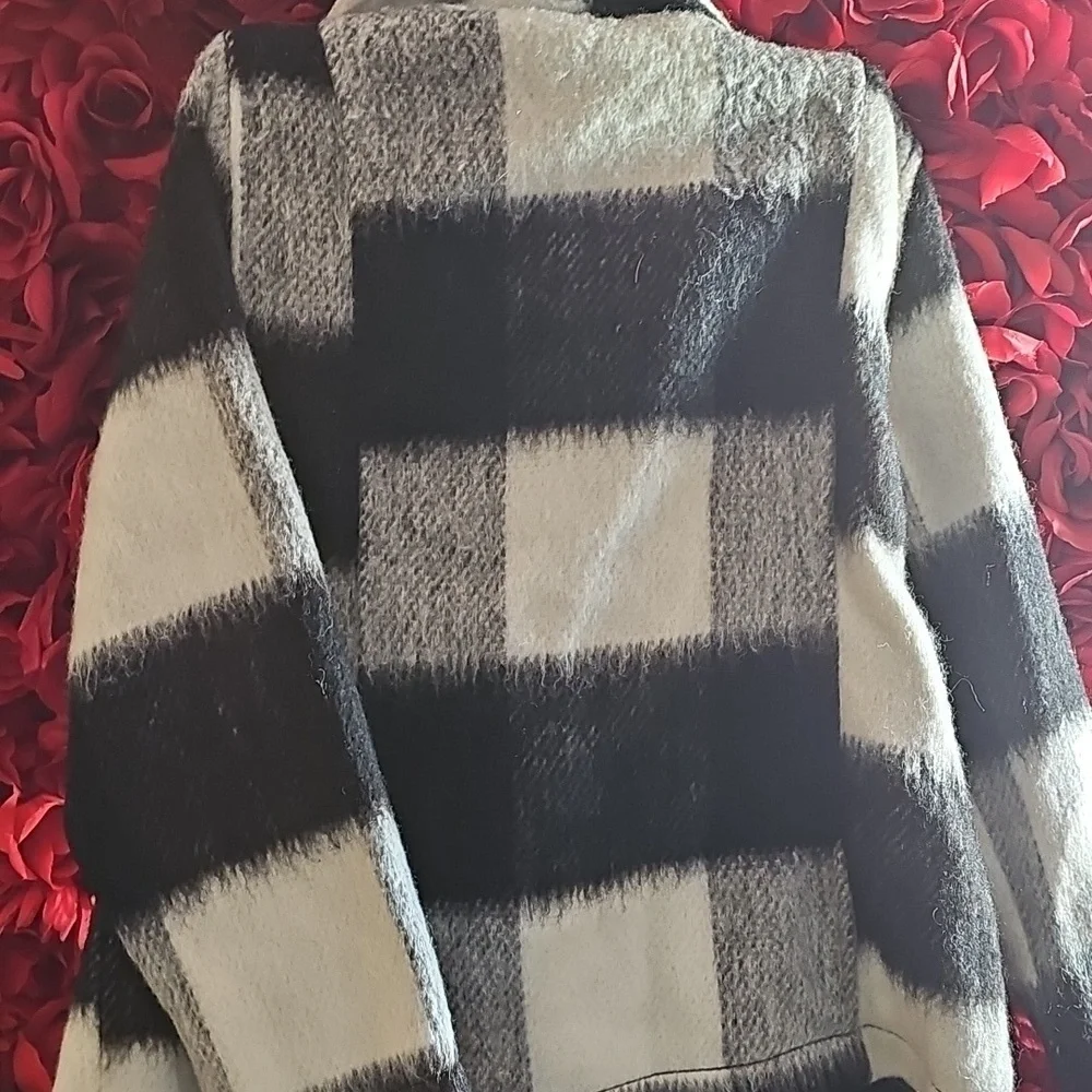 Old Navy Stylish Black and White Girl's Pea Coat Size Medium (8)
